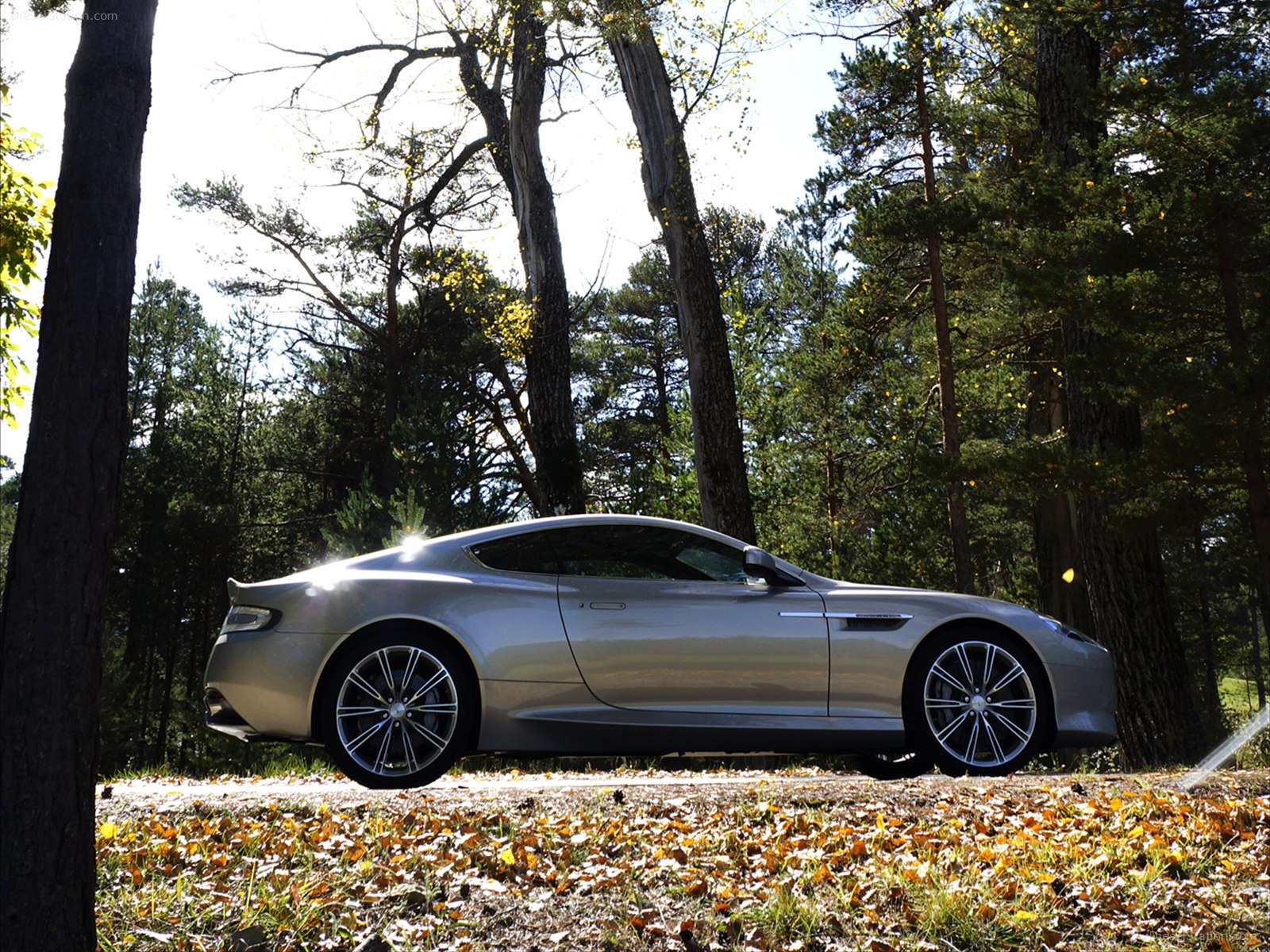 Aston Martin DB9 2013